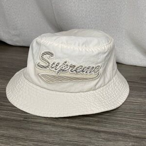 Supreme New York White Crusher Bucket Hat SZ S/M
